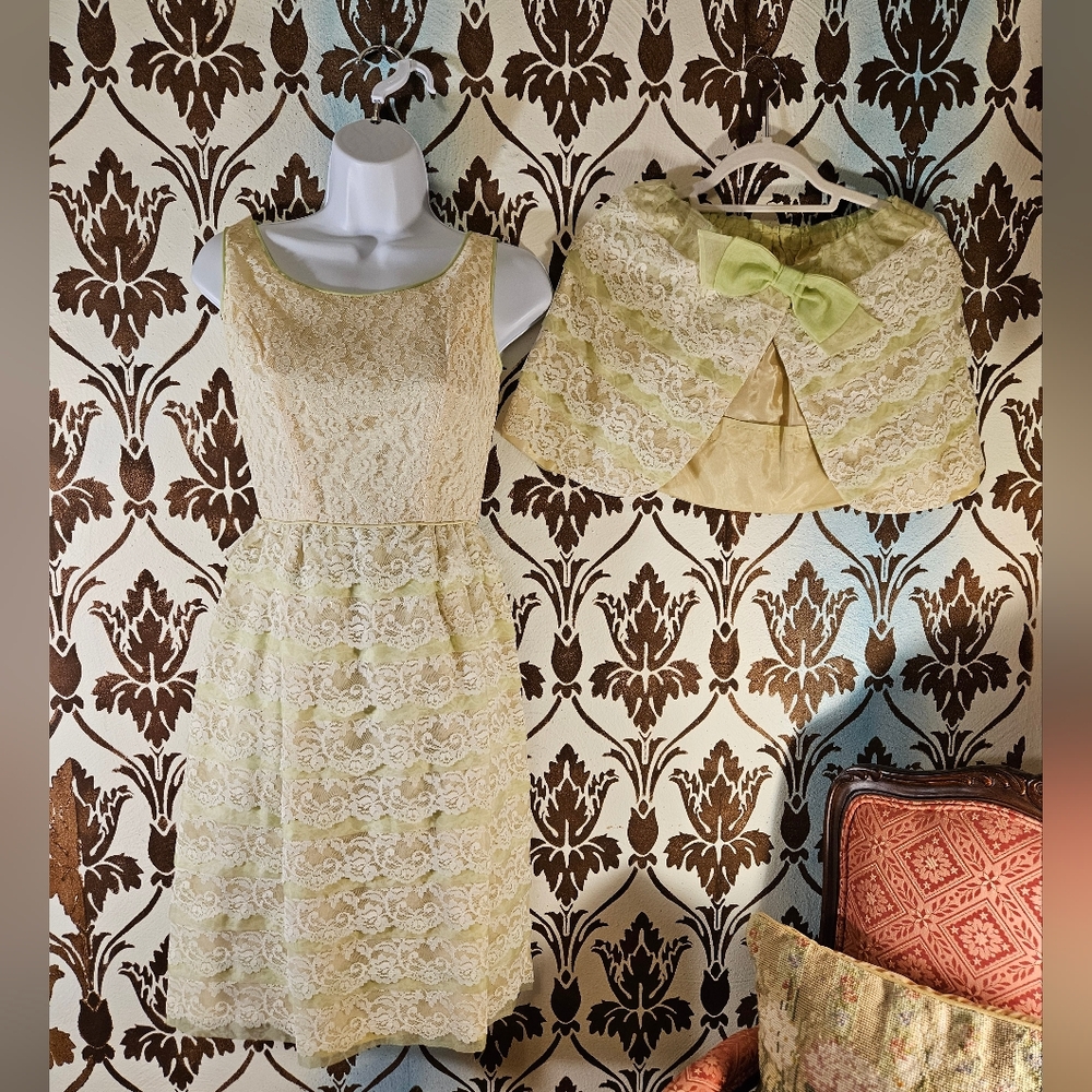 Vtg.60s Handmade A-line,Shift Dress W/Cape Ivory Lace, Green Women's XS-S